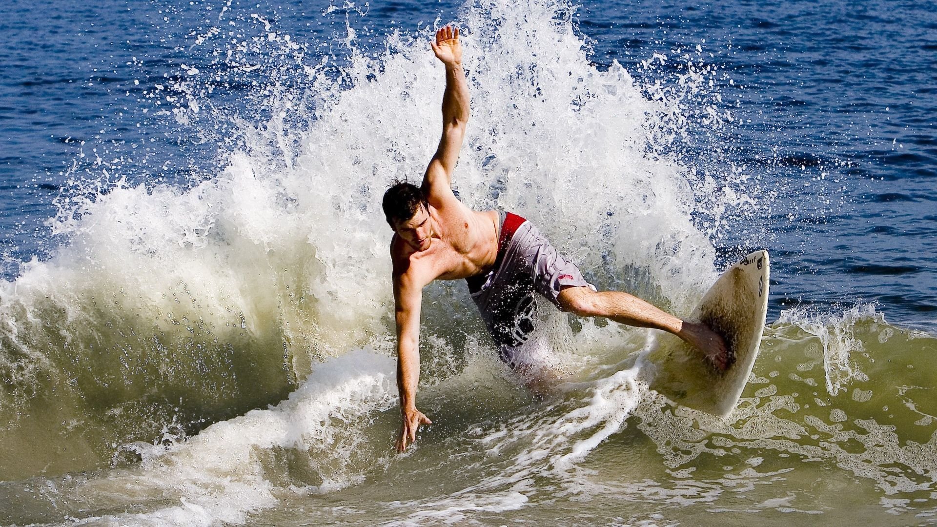 《新兴游戏类型爆发：卡牌、模拟、休闲成电竞新宠》，新型的游戏